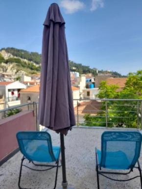 Bright top floor apartment!